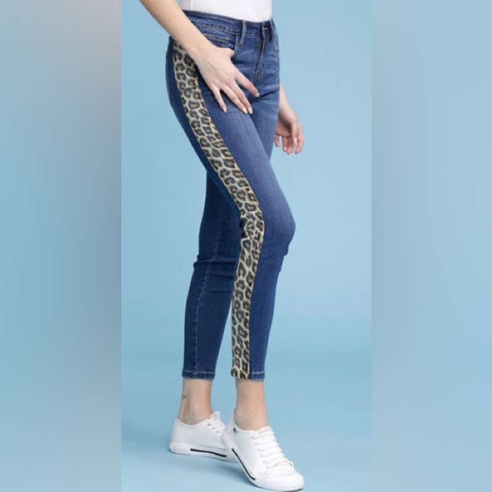 Judy Blue Skinny Fit Mid Rise Ankle Length Jeans With A Leopard Side Stripe